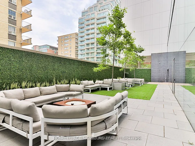 185 Roehampton Ave #219 — Photo 15