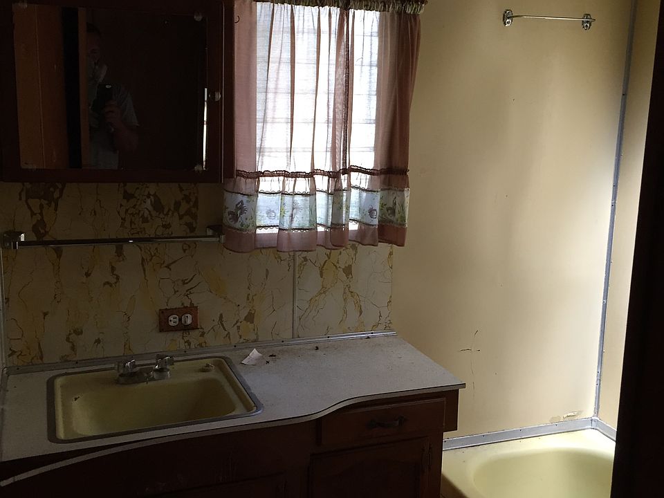 2nd image of 107 N Okanogan St