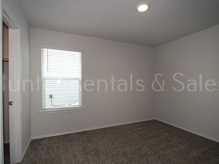 7007 Gilbert Dr — Photo 24