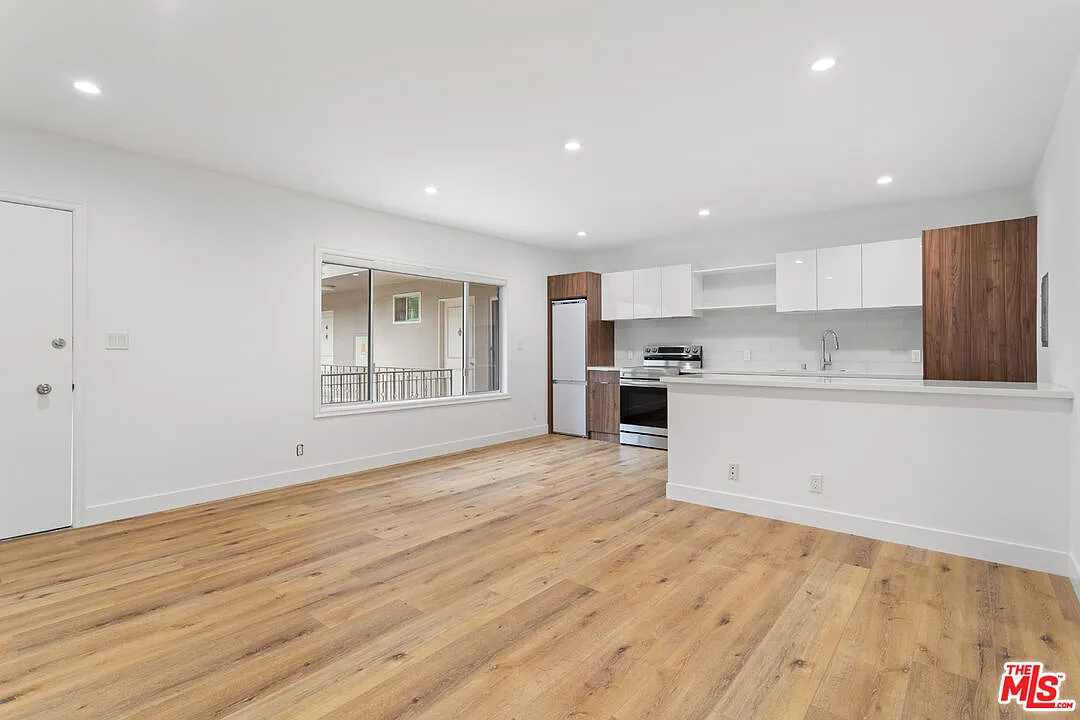 1 bed, 1.0 bath, 576 sqft, $3,000 — Photo 3