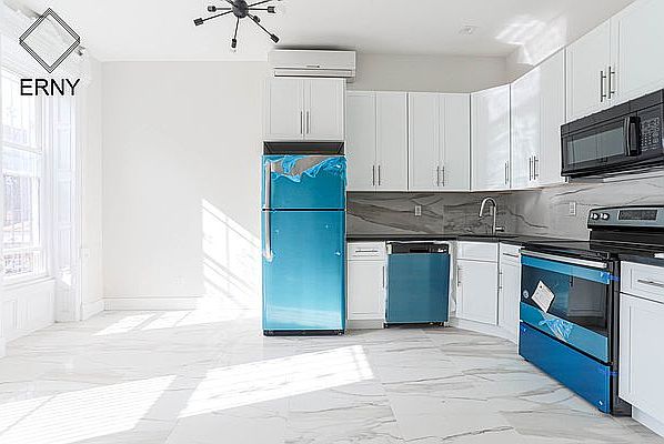 1st image of 243A Vernon Ave #2C