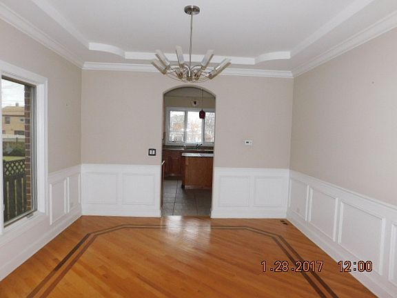 4th image of 554 S Hillcrest Ave