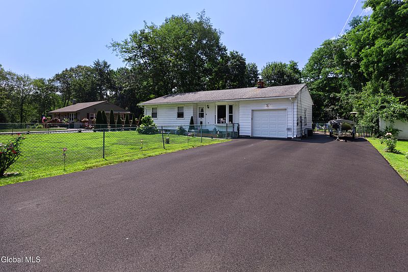 2nd image of 16 Stonewood Drive