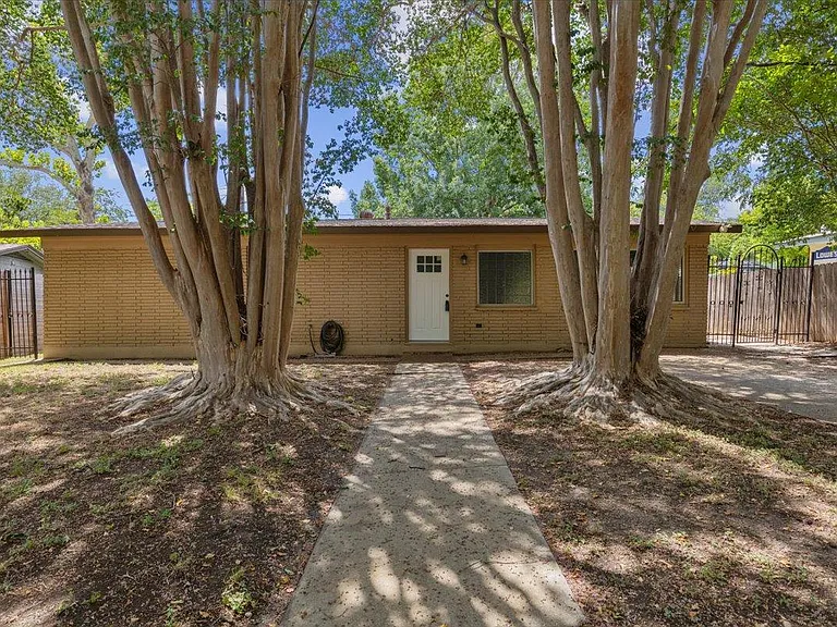 7604 Robalo Rd — Photo 2