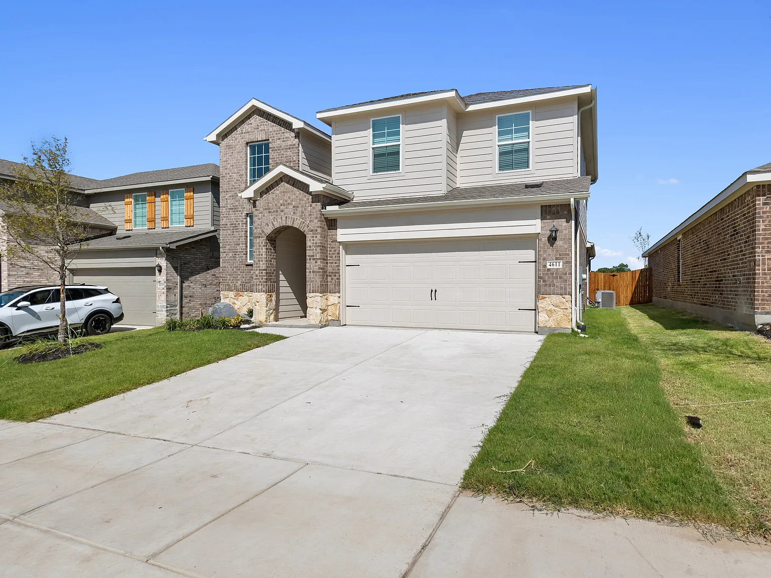 4 bed, 2.5 bath, 2378 sqft, $2,350 — Photo 2