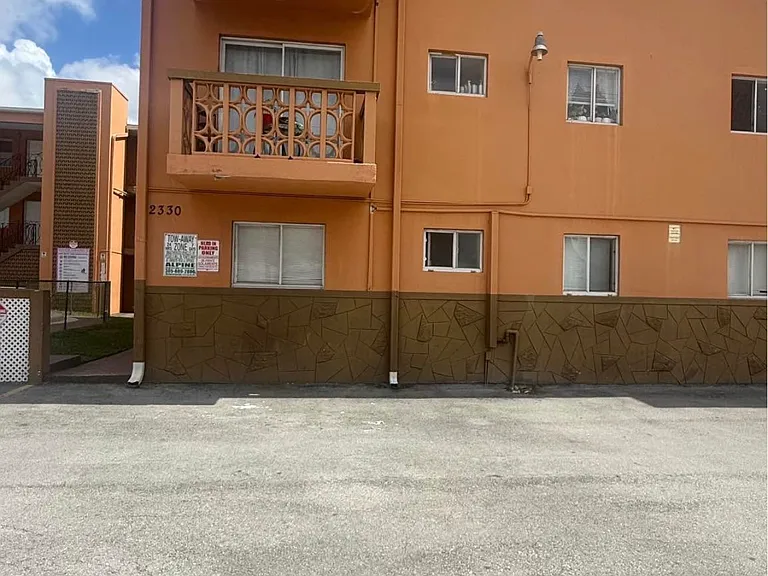 2330 NW 11th St #2 — Photo 9