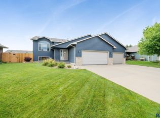 1905 S Kinderhook Ave, Sioux Falls, SD 57106