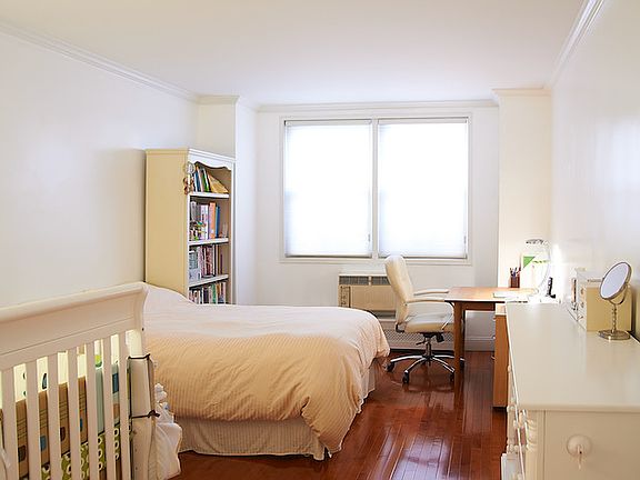 3rd image of 215 E 80th St APT 3E