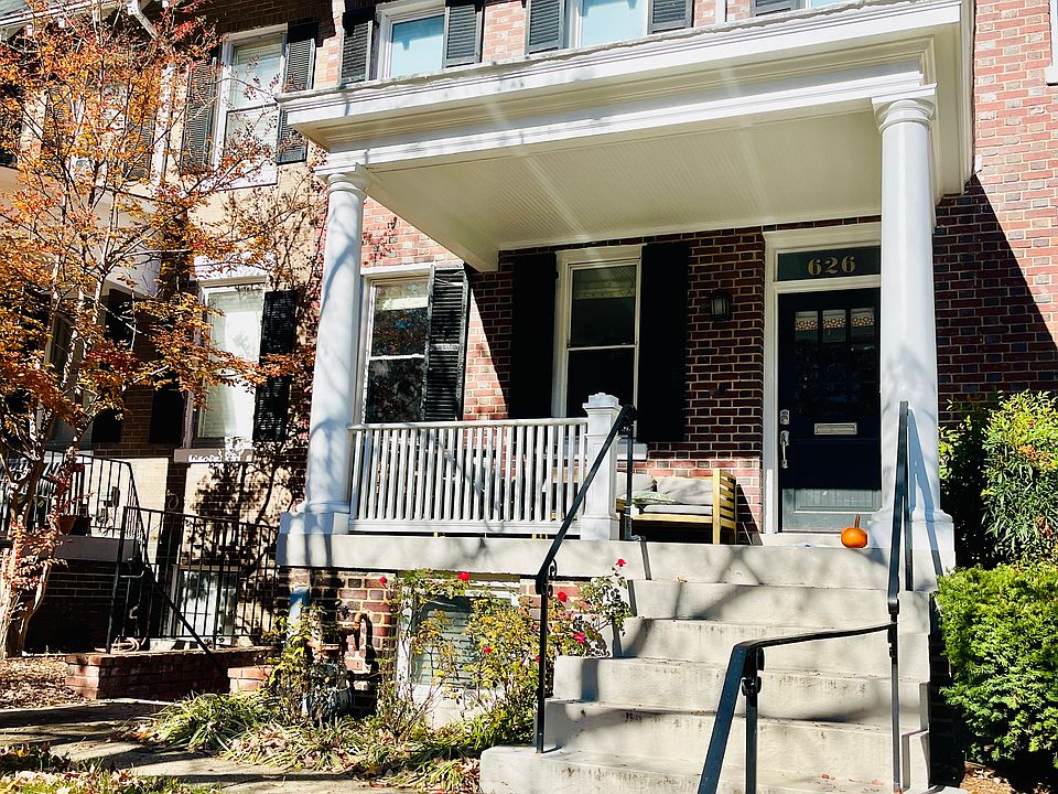 Basement apartment in charming Capitol Hill row house.