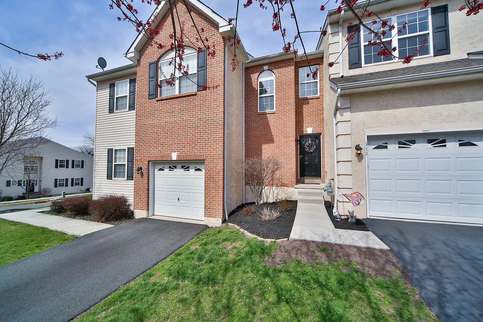 111 Stone Hill Dr photo 1