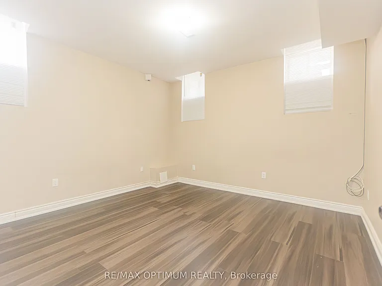 3 Lampman Cres #BASEMENT — Photo 8