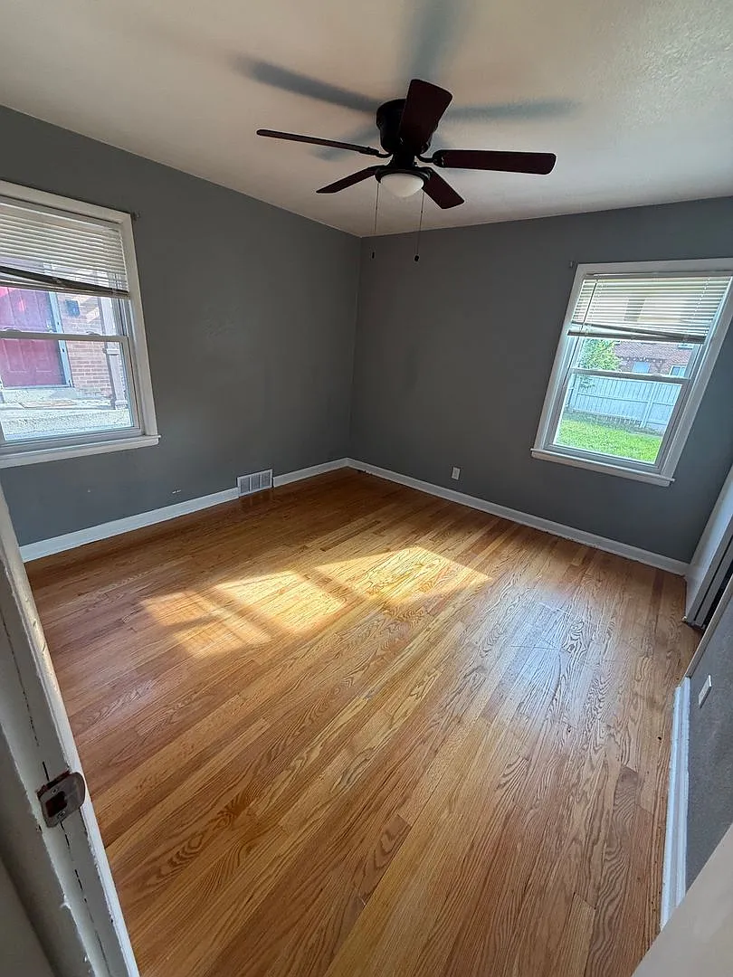 5284 N Teutonia Ave — Photo 4