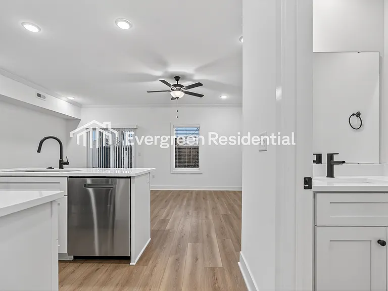8229 N Berkley Ave — Photo 8
