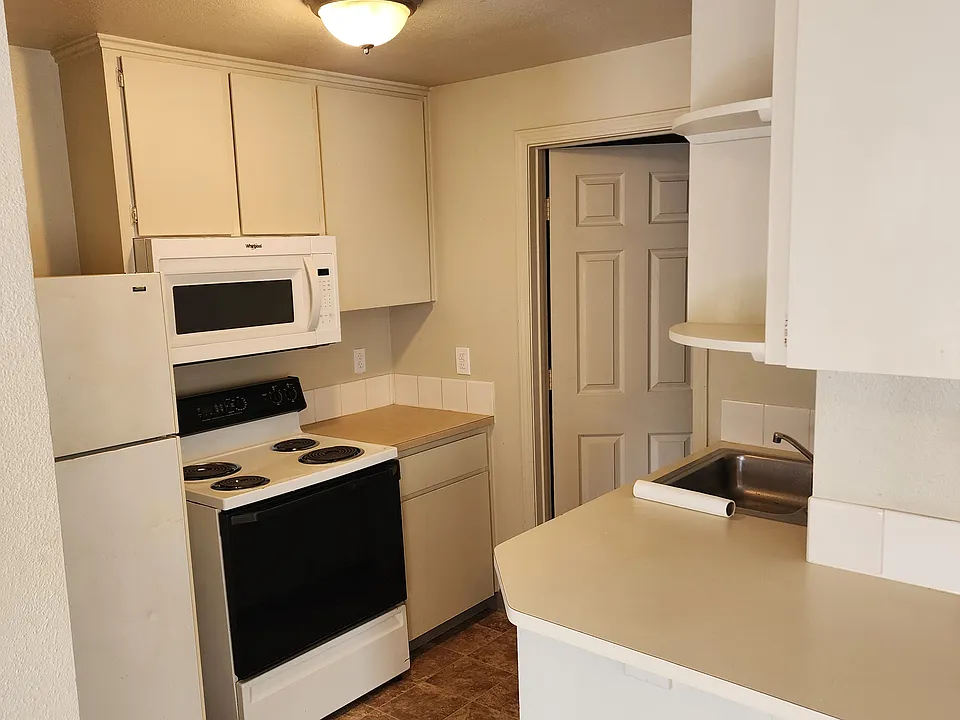2600 SE Orient Dr #5