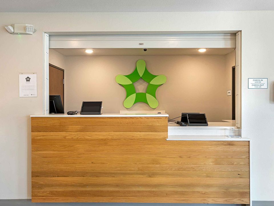 Lobby and Guest Check-in
