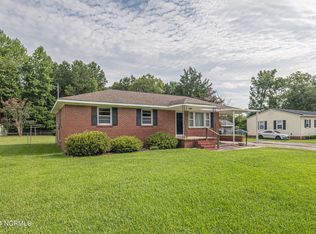 3322 Dobbs Farm Rd, Kinston, NC 28504