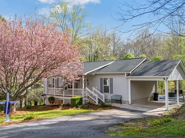 71 White Oak Cir, Franklin, NC 28734