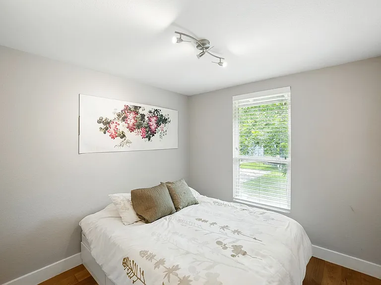 6501 Hickman Ave — Photo 13
