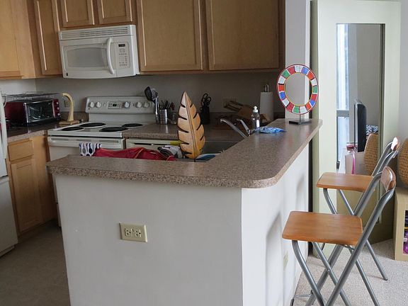 Kitchen and Breakfast Bar