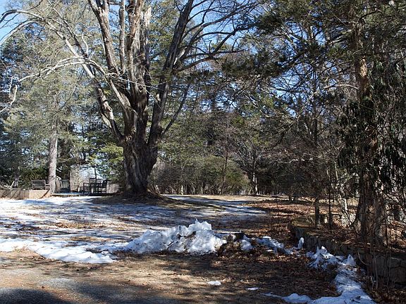 5th image of 775 Salem End Rd