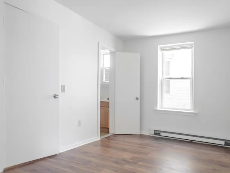 194 W Parmenter St #1 — Photo 6