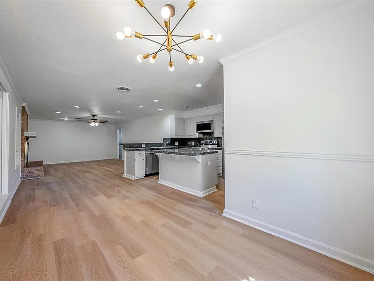 807 Country Club Rd — Photo 12