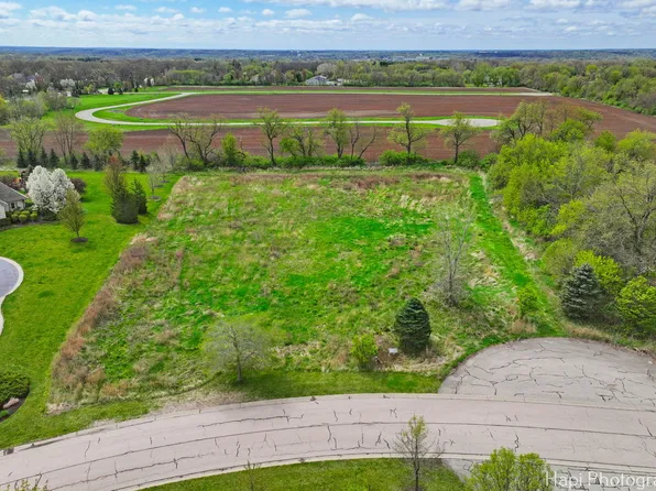 2647 Sanctuary Ln, Spring Grove, IL 60081