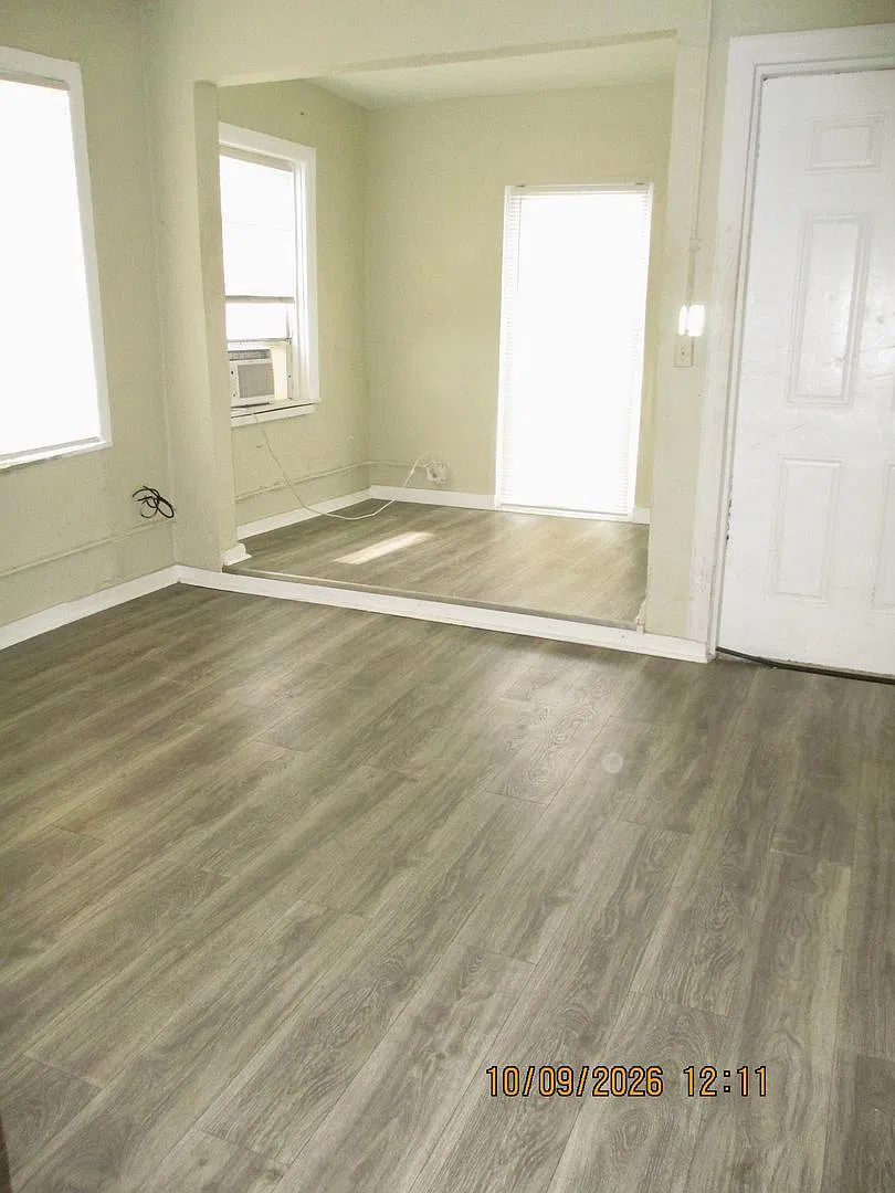 Charming Beachside ApartmentOne Block to the Beach! — Photo 4
