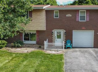 1049 Hillcrest Dr, East Alton, IL