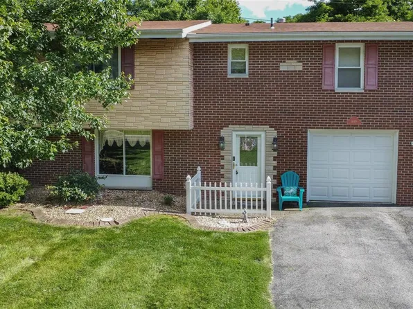 1049 Hillcrest Dr, East Alton, IL 62024