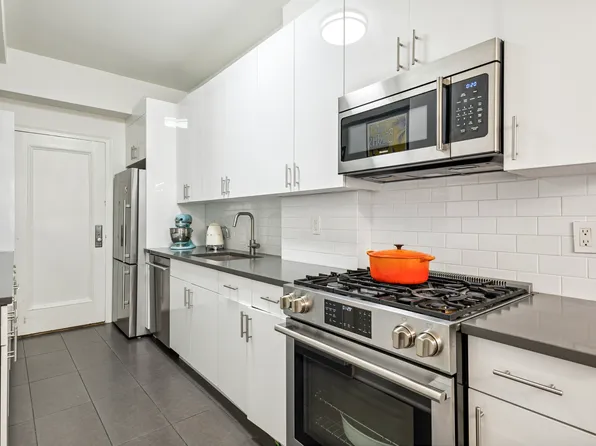 242 East 19th Street image 4 of 7