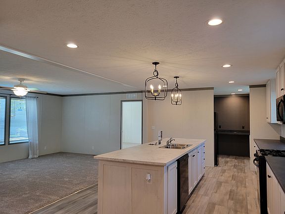4th image of 855 W Jefferson St Lot 80