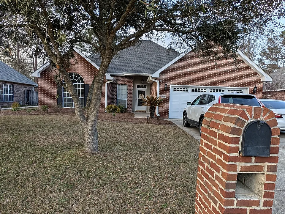 12528 Hamilton Dr
