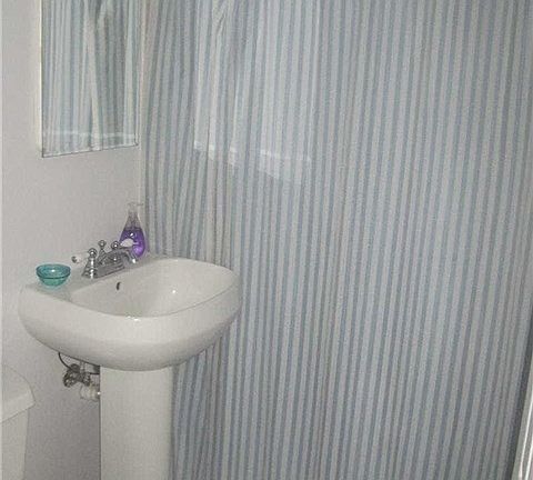 4th image of 8 Hewitt Dr #1
