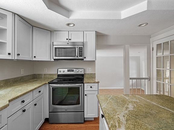 3rd image of 9 Oxbow Rd