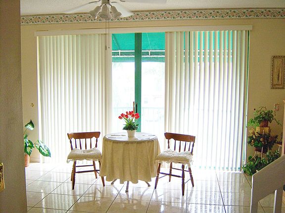 Living Room 17 x 11.5 ft