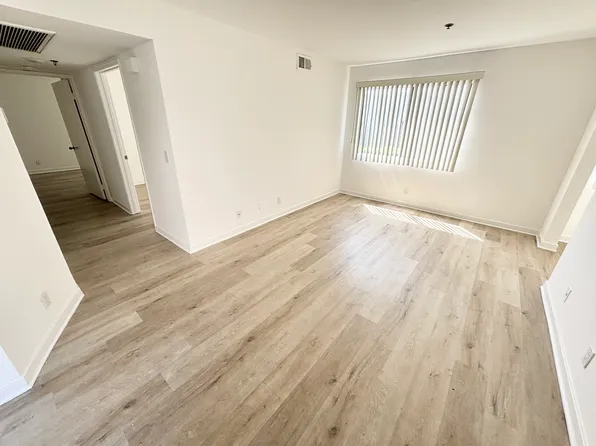 555 Oak St APT 301, Glendale, CA 91204