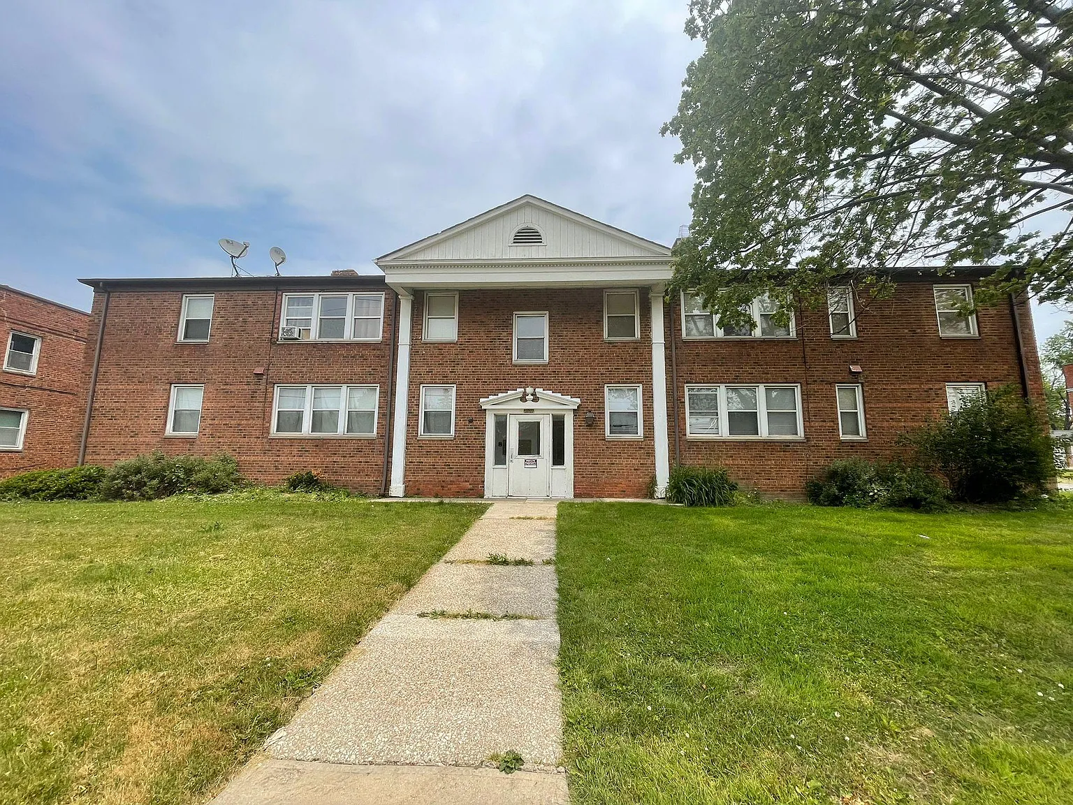 2 bed, 700 sqft, $1,080 — Photo 1