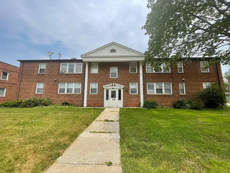 2027 Warrensville Center Rd #4 — Photo 1