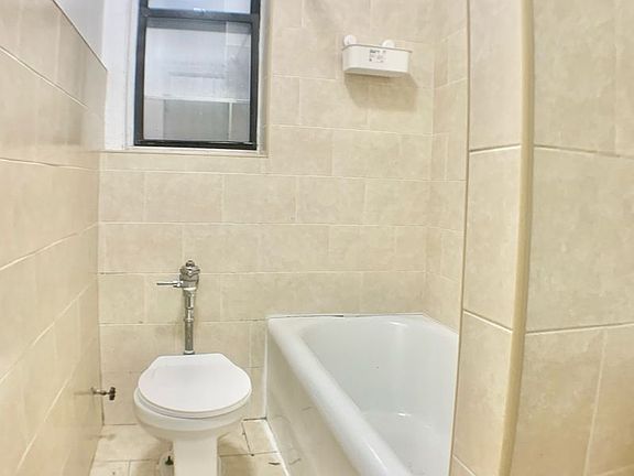 5th image of 2117 Regent Pl #1E