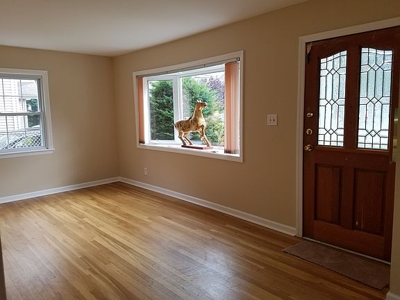 2nd image of 31-15 Nicholson Dr #1X