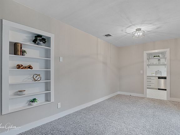 5th image of 427 Elgin St