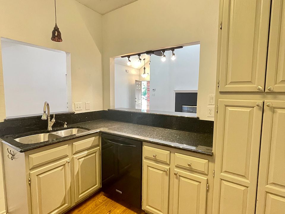 1st image of 4130 Place Ln #1