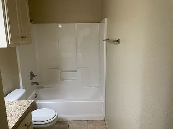 5th image of 4406 Ross St
