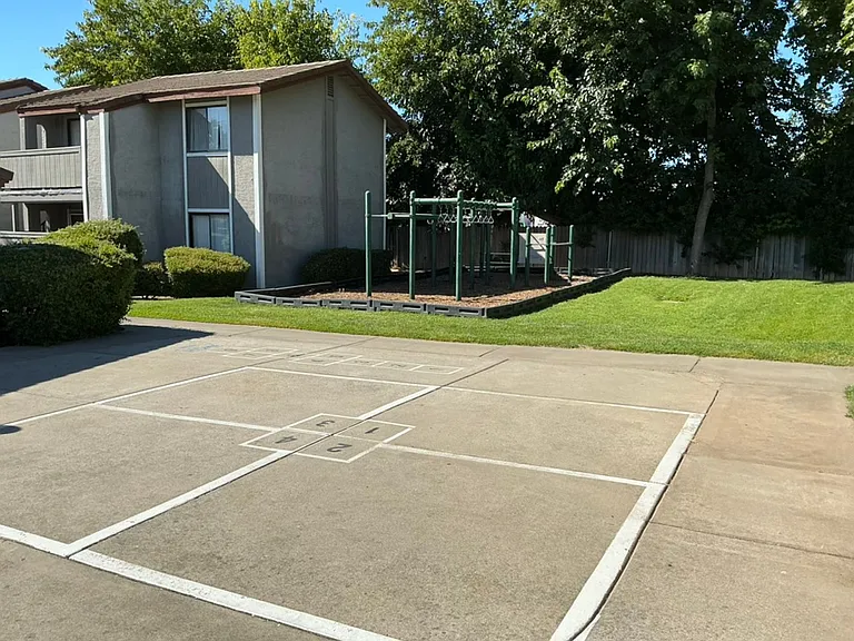 Sunflorin Village Apartments — Photo 3