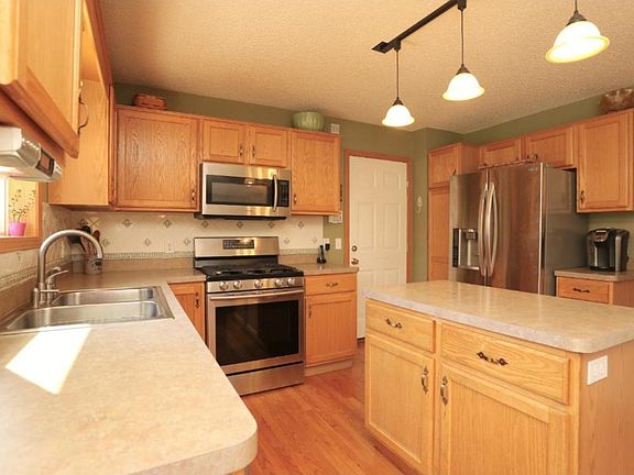 4th image of 7995 Greenbriar Ln