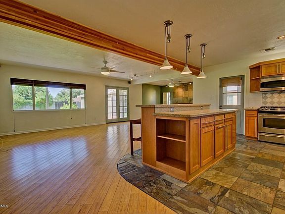 4th image of 4021 E Avalon Dr