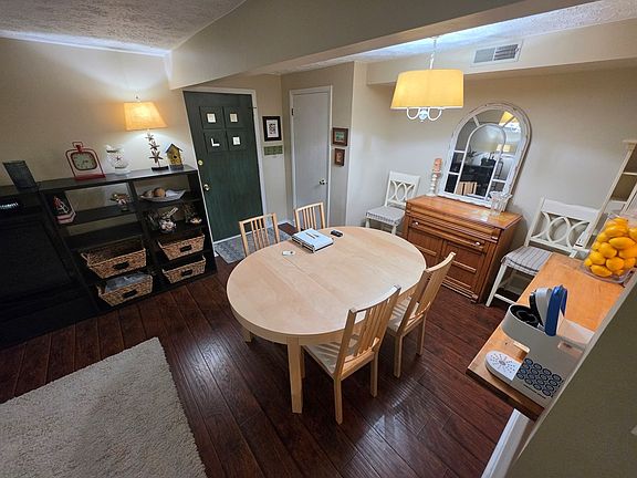 4th image of 3 Stratford Dr. Unit B202