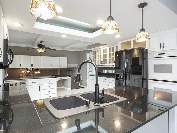 2nd image of 7949 Palm Ct