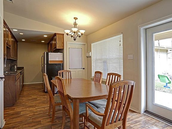 5th image of 2219 Stonebrook Dr